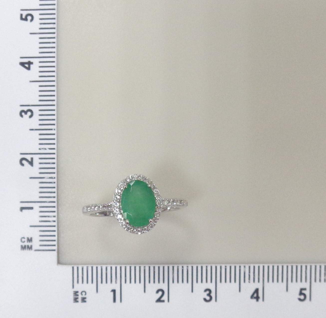 Серебряное кольцо с изумрудом